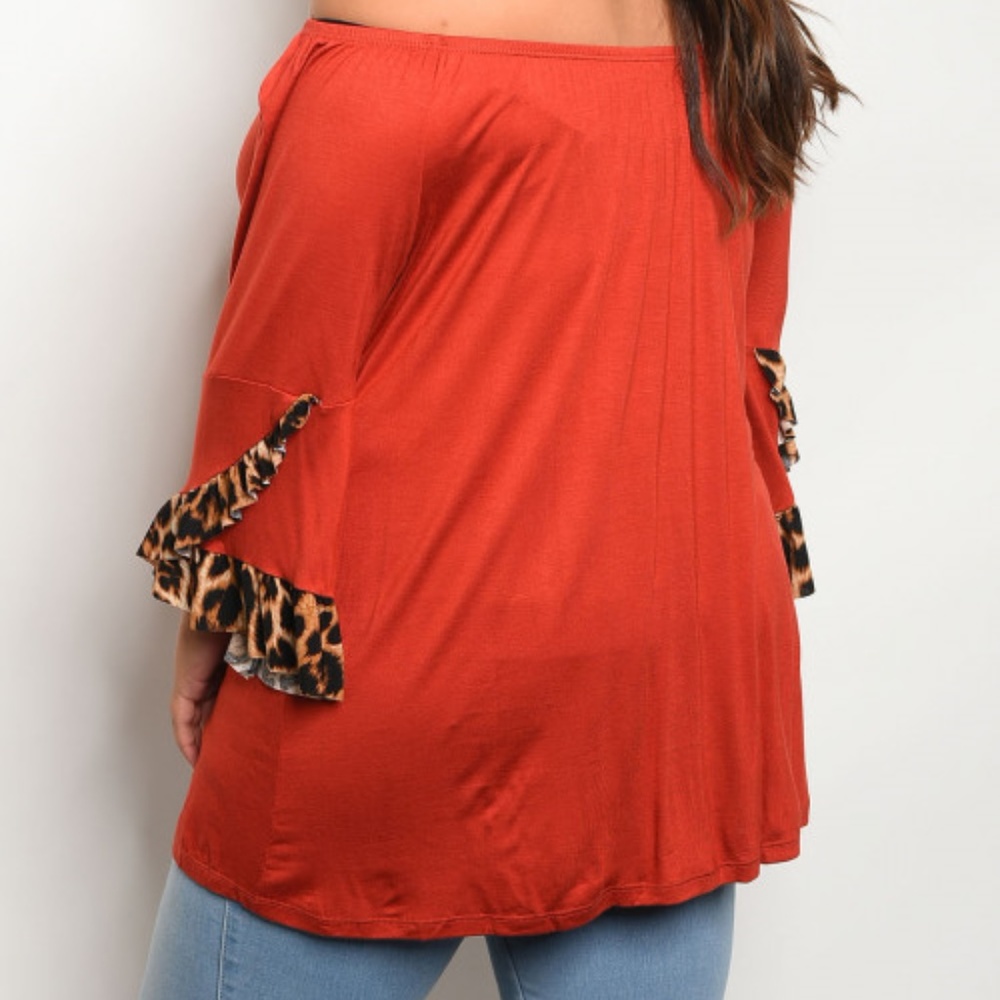PLUS SIZE Leopard Print Detraled Top - Picture 2 of 2